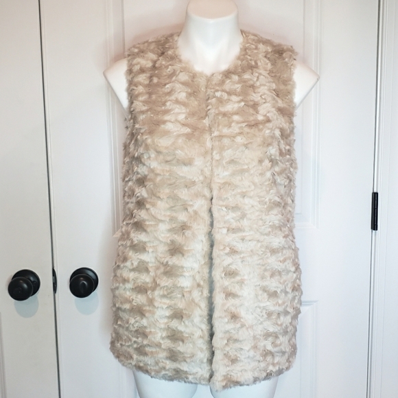 NWT Forever 21 Faux Fur Vest Taupe S - Picture 2 of 8